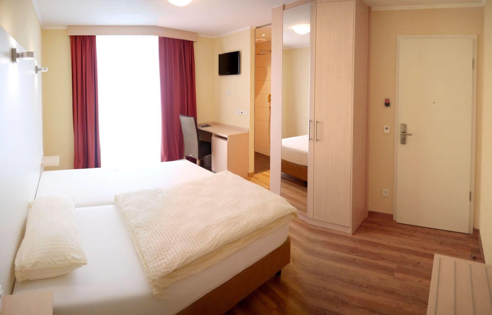 Rotenberg Pt Hotel Витлих Екстериор снимка